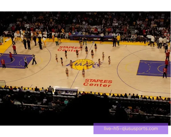 以湖人队主场球馆为核心的洛杉矶篮球文化与城市记忆传奇发展故事